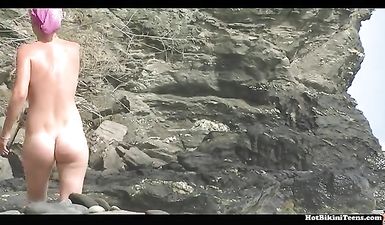 Скрытая камера сняла нудистов на пляже России