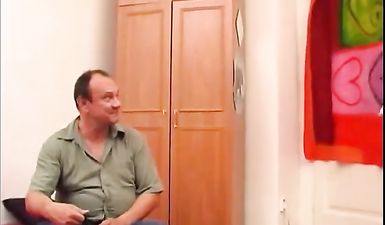 Отец порвал дочке трусы и трахнул ее