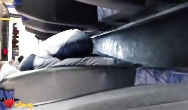 Делает минет в русском автобусе ПАЗ