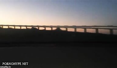 Поездка с глубоким отсосом: жаркий секс на дороге