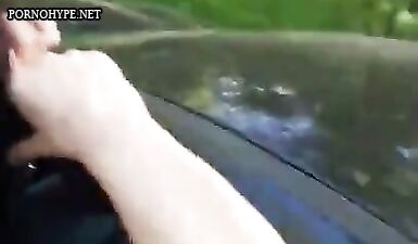 Жаркий секс в лесу на капоте: грубый трах с горячей подружкой