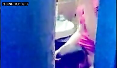 Мужчина лижет киску своей пьяной жены