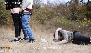 Соседку трахнули во время бурного секса, пока ее парень рвался