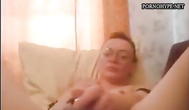 Шлюха ебется с любовником на камеру, пока муж нахуй