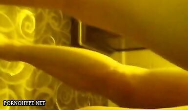 Жена делает минет перед другом: откровенный оральный секс без стеснения!