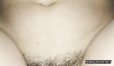 Пышный мужик ебет пушистую пизду