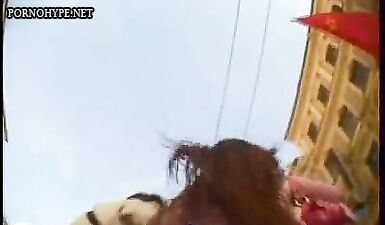 Шпионаж за красоткой: скрытая камера под юбкой!