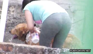 Скрытая камера: домохозяйка в лосинах сосет соседа и кончает