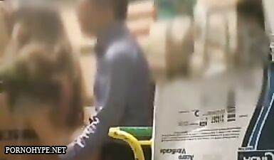 Извращенный трах на складе: грубый секс с шлюхой-подругой на скрытую камеру!