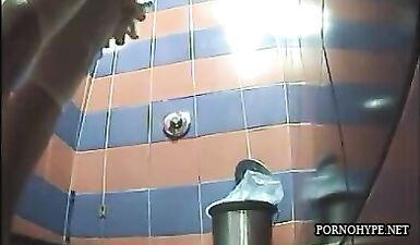 Горячая брюнетка в белых трусиках! Сексуальная мастурбация перед скрытой камерой!