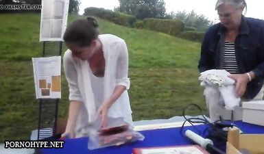 Скрытая камера: жопы в обтягивающих джинсах на ярмарке