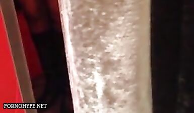 Скрытая камера в примерочной: Шпионаж за сексуальной девушкой в колготках!