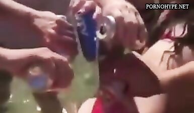 Скрытая камера: Пойманные шлюхи раздвигают задницы!