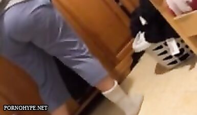 Скрытая камера: Пышная жопа в узких штанах!