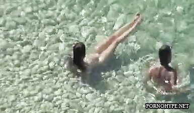 Горячая шлюха в душе: интимная съемка без цензуры!