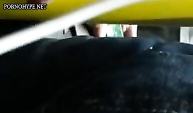 Сексуальная блондинка с огромными сиськами трахается в автобусе: скрытая камера от перверзника
