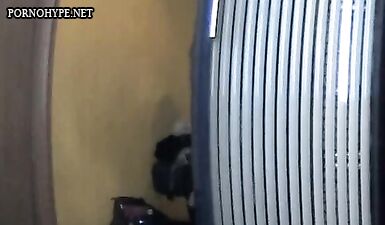 Горячая чернокожая красотка в соблазнительном нижнем белье! Скрытая камера поймала жесткий секс!