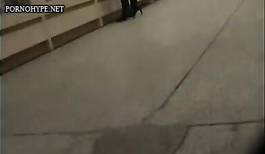 Подглядывание за сексуальной попкой молодой красотки