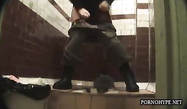 Горячая шалава испачкала трусики на скрытую камеру!