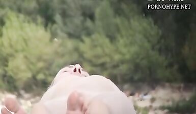 Подглядывание за голыми развратниками: сексуальные приключения на пляже