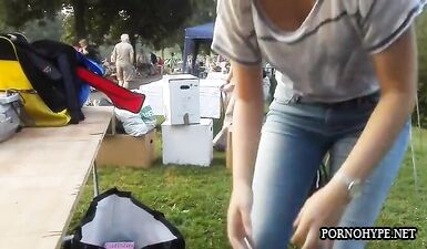 Шокирующее видео: Скрытая камера уличает горячую милфу в оголенной поездке!