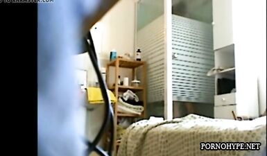 Горячая киска в душе: сексуальная бестия показала все на скрытую камеру!
