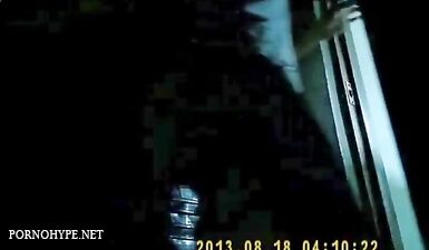 Горячие шлюхи писают в туалете на вечеринке: сексуальные моменты и грязные киски!