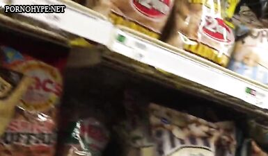 Увлекательное видео: Соблазнительная брюнетка демонстрирует свою идеальную фигуру!