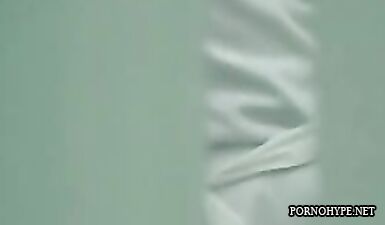 Скрытая камера в кабинете доктора: Женские интимные процедуры на видео