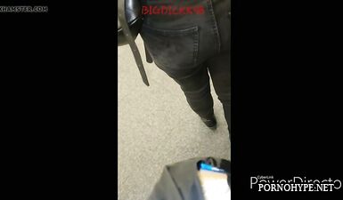 Скрытая камера: Молодой парень мастурбирует и кончает на задницу девушке в магазине