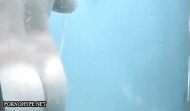 Милфа меняет одежду перед скрытой камерой: жесткий фетиш