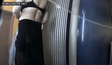 Скрытая камера в солярии: Страстное шпионажное видео с молодой красоткой!