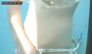 Скрытая камера уловила пышную задницу! Подглядывание 18+