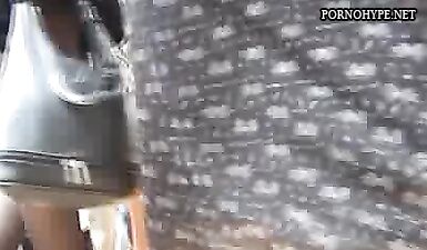 Горячая черножопая шлюха в чулках и труселях на скрытой камере!