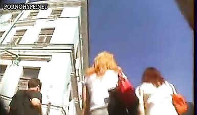 Подглядывание за попками под юбками: шпионский фетиш секс