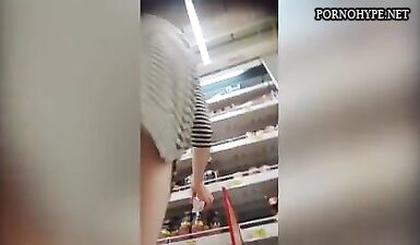 Скрытая камера: Юные девочки в раздевалке - горячее видео!