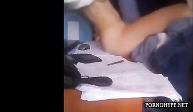 Пылкий трах с шикарной офисной блондинкой: горячее порно на столе!