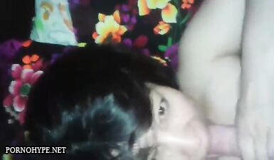 Горячая жена сосет член после рабочего дня