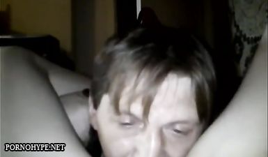 Куколд пиздолиз покорно лижет у жены влагалище при любовнике