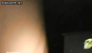 Горячая шлюха облизывает и проглатывает горячую сперму в жестком порно!