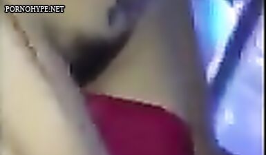 Жесткий таксист заставил девку кончить пальцами в авто: порно видео