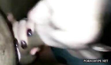 Искусная красотка владеет искусством минета и жаждет жесткого секса