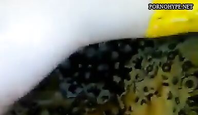 Порно видео: Соска с помадой делает минет и трахается в позе сзади