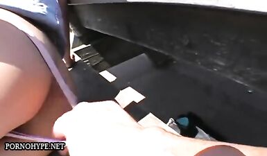 Экстремальный публичный секс! Турист жестко трахает молодую рыжую красотку на улице!