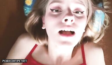 Подвешенная шлюха: жесткий секс в открытых трусиках