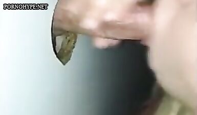 Сексуальная бунтарка обожает горячий минет у незнакомца через глорихол!