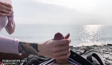 Лучшая минетчица пляжа: горячий отсос и глотание спермы!