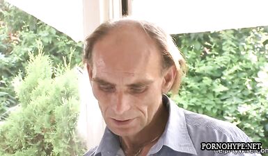 Жесткий трах садовника и его жены в саду: без цензуры