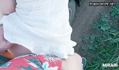 Русская парочка трахается на даче под открытым небом