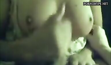 Пылающая красотка дарит страсть своему возбужденному любовнику